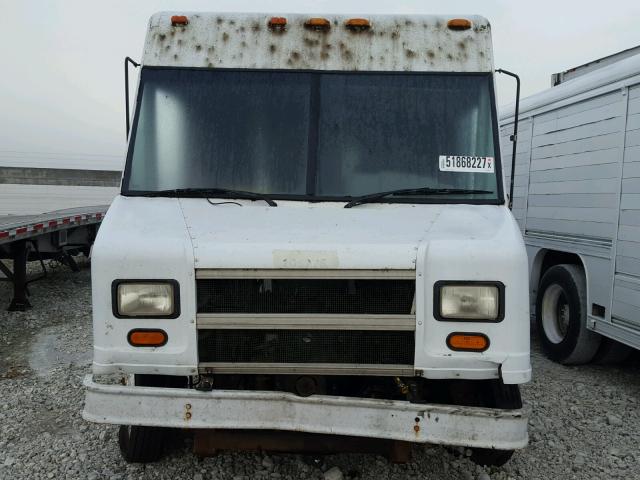 4UZA4FA49WC977606 - 1998 FREIGHTLINER CHASSIS M WHITE photo 9