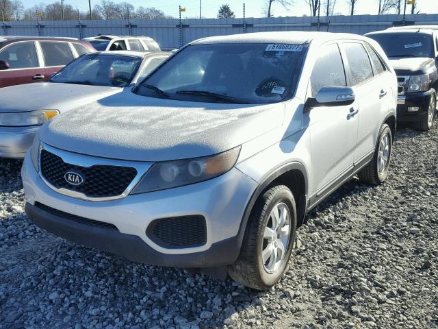 5XYKT3A18BG077592 - 2011 KIA SORENTO BA SILVER photo 2