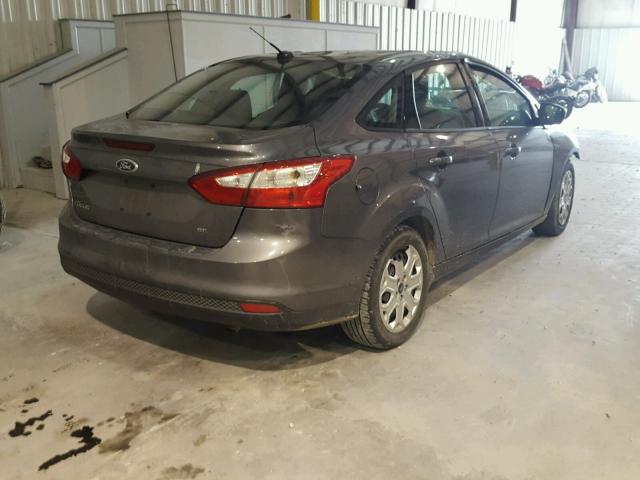 1FAHP3F21CL131553 - 2012 FORD FOCUS SE GRAY photo 4