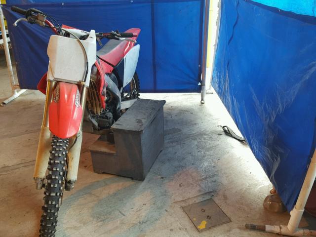 JH2ME10314M004986 - 2004 HONDA CRF250 R RED photo 2