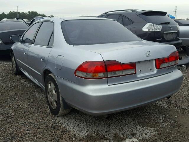 1HGCG165X2A057192 - 2002 HONDA ACCORD EX SILVER photo 3