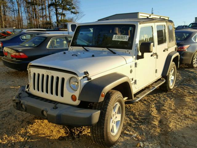 1J4GA391X8L531798 - 2008 JEEP WRANGLER U WHITE photo 2