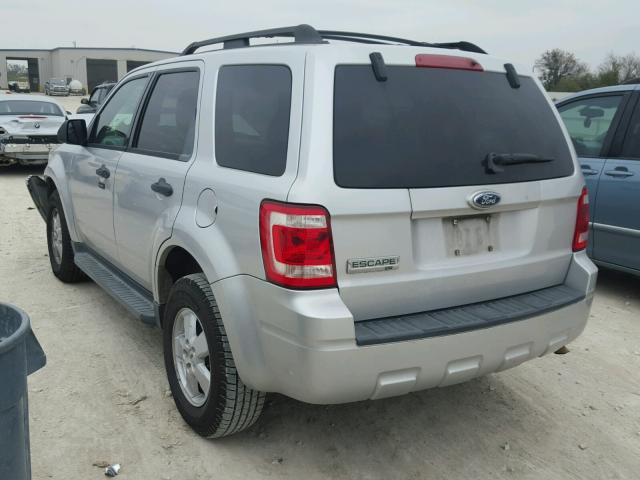 1FMCU03759KA15617 - 2009 FORD ESCAPE XLT SILVER photo 3