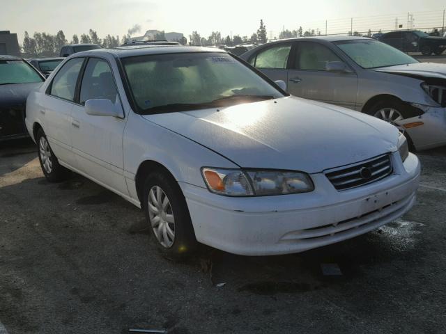 JT2BG22K810565931 - 2001 TOYOTA CAMRY CE WHITE photo 1