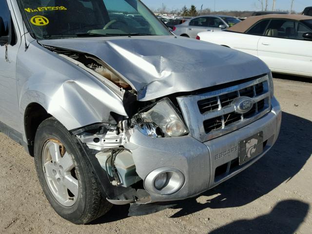 1FMCU9DG9BKB75038 - 2011 FORD ESCAPE XLT SILVER photo 9