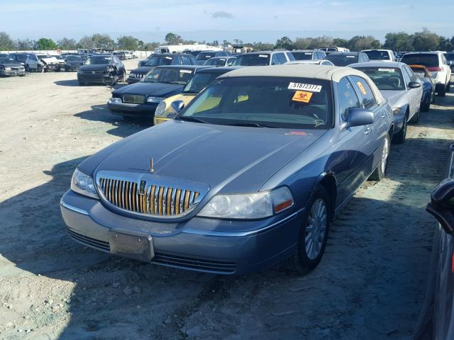 1LNHM81W14Y640973 - 2004 LINCOLN TOWN CAR E BLUE photo 2