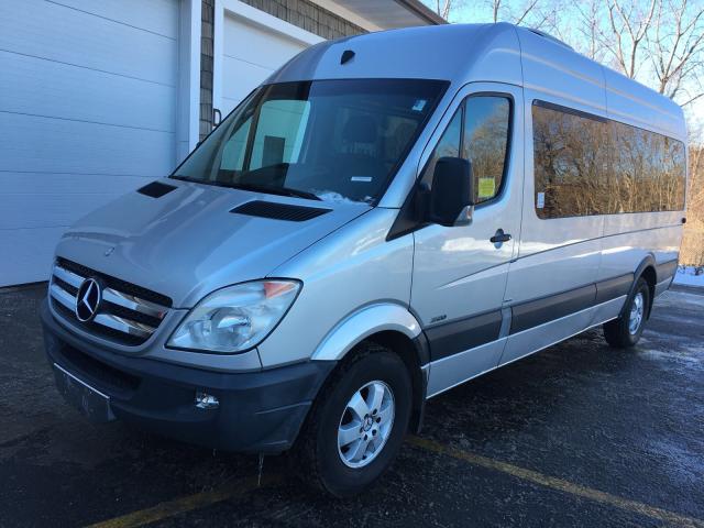 WDZPE8CC9B5568869 - 2011 MERCEDES-BENZ SPRINTER 2 GRAY photo 2