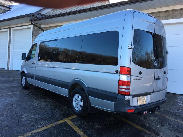 WDZPE8CC9B5568869 - 2011 MERCEDES-BENZ SPRINTER 2 GRAY photo 3