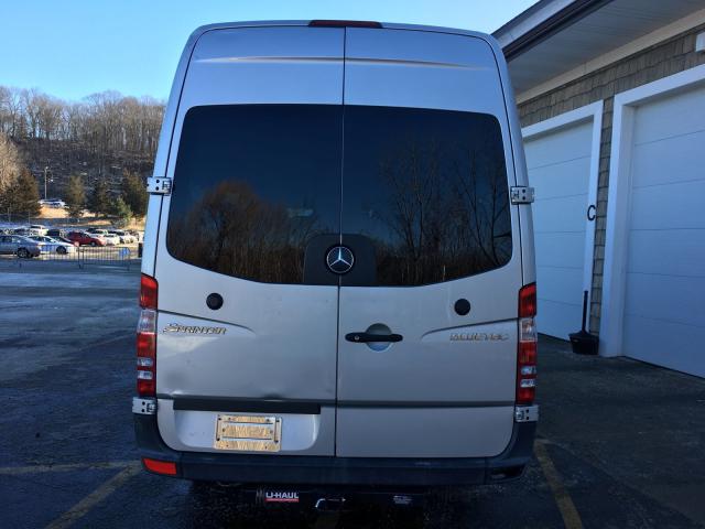 WDZPE8CC9B5568869 - 2011 MERCEDES-BENZ SPRINTER 2 GRAY photo 6