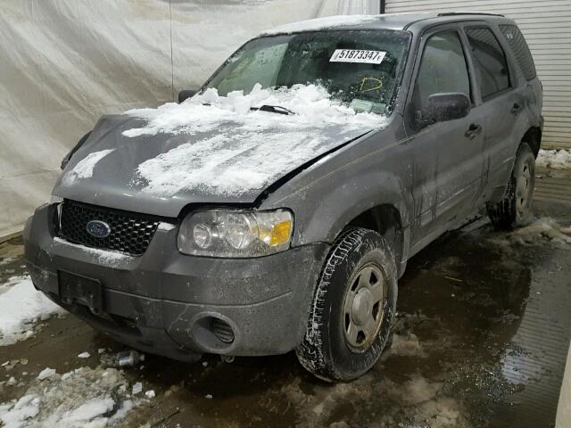 1FMYU02Z77KB16972 - 2007 FORD ESCAPE XLS GRAY photo 2