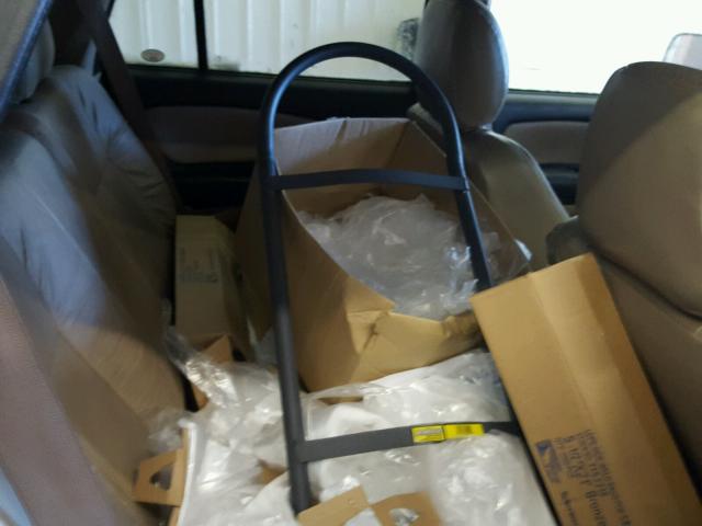 4S2DF58X934603688 - 2003 ISUZU AXIOM XS WHITE photo 6