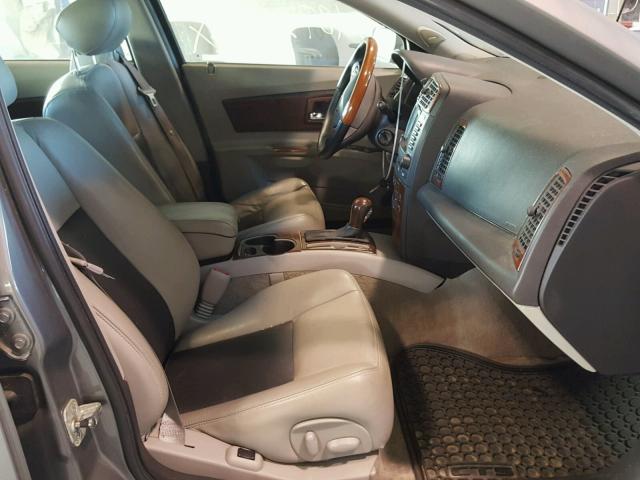 1G6DM577740128945 - 2004 CADILLAC CTS GRAY photo 5