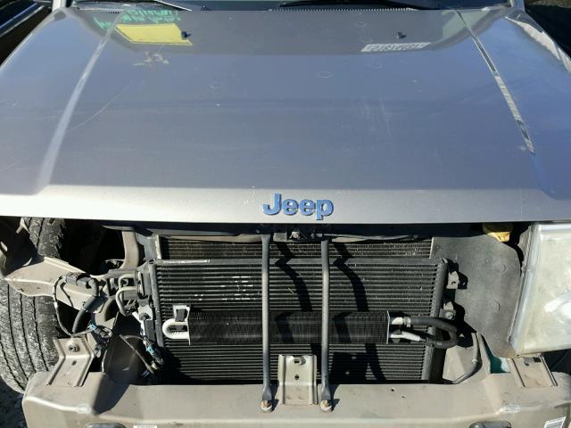 1J8HH48N06C144392 - 2006 JEEP COMMANDER GOLD photo 7