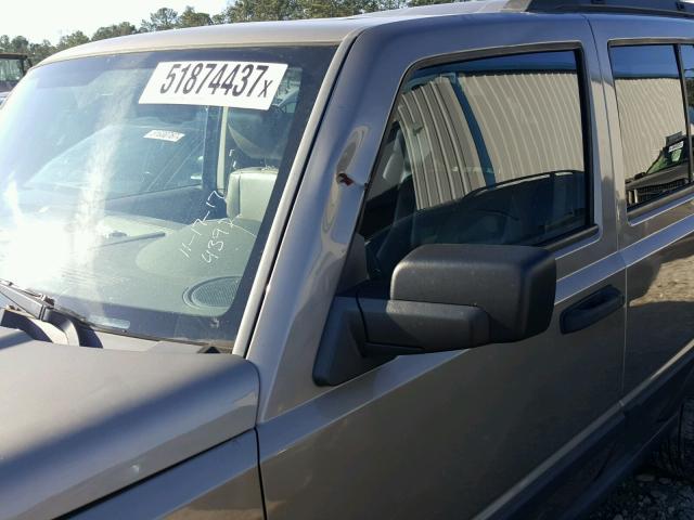 1J8HH48N06C144392 - 2006 JEEP COMMANDER GOLD photo 9