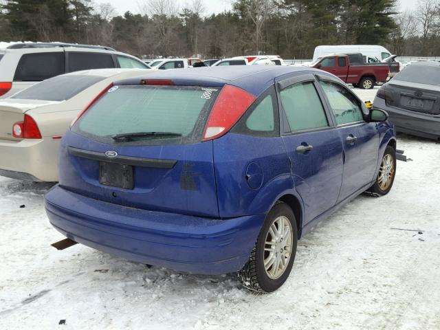 3FAFP37N25R119643 - 2005 FORD FOCUS ZX5 BLUE photo 4