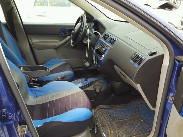 3FAFP37N25R119643 - 2005 FORD FOCUS ZX5 BLUE photo 5