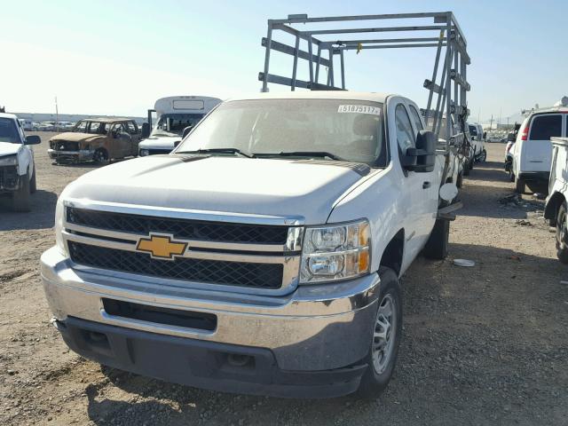 1GC2CVCG6DZ156602 - 2013 CHEVROLET SILVERADO WHITE photo 2