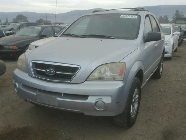 KNDJD733955341902 - 2005 KIA SORENTO EX SILVER photo 2