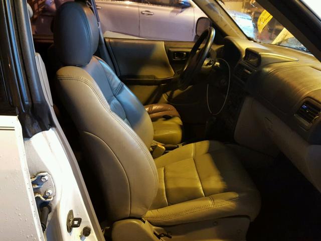 JF1SF6554WH751360 - 1998 SUBARU FORESTER S WHITE photo 5