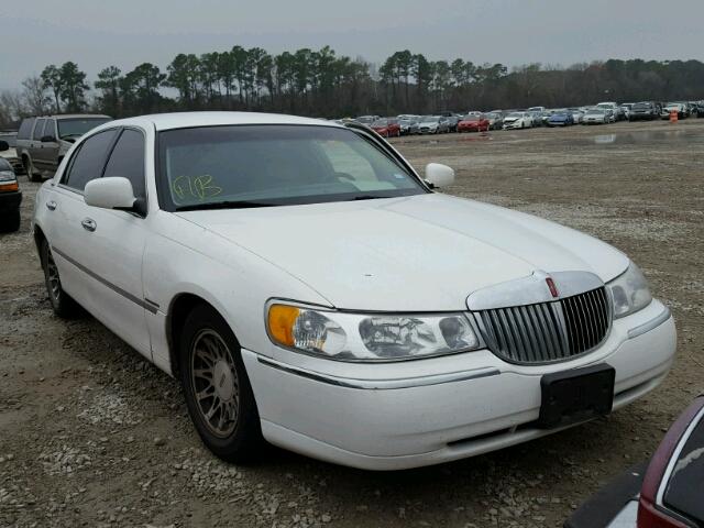 1LNHM82W11Y653040 - 2001 LINCOLN TOWN CAR S WHITE photo 1