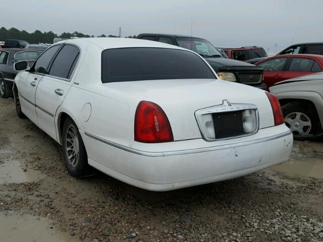 1LNHM82W11Y653040 - 2001 LINCOLN TOWN CAR S WHITE photo 3