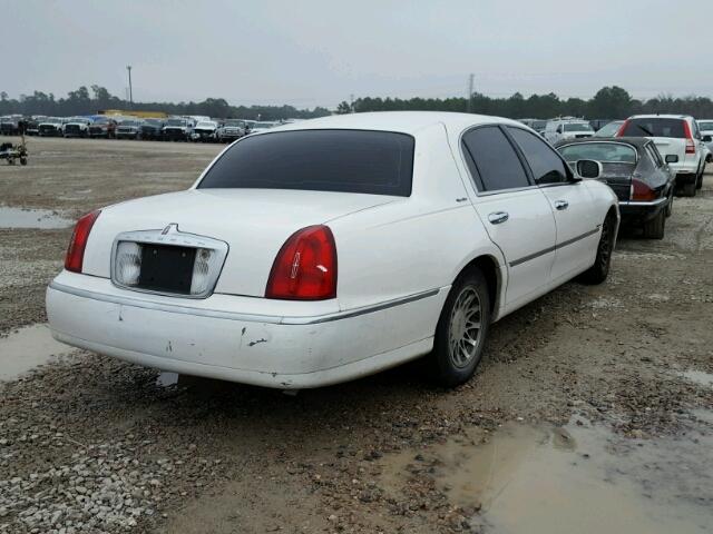 1LNHM82W11Y653040 - 2001 LINCOLN TOWN CAR S WHITE photo 4