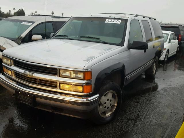 1GNFK16K3SJ335244 - 1995 CHEVROLET SUBURBAN K GRAY photo 2