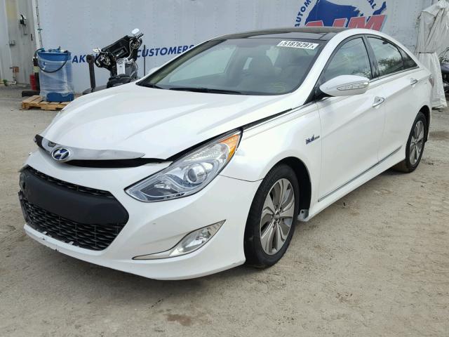 KMHEC4A49FA130606 - 2015 HYUNDAI SONATA HYB WHITE photo 2