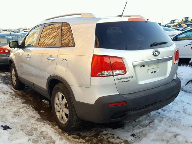 5XYKT3A63CG246169 - 2012 KIA SORENTO BA SILVER photo 3