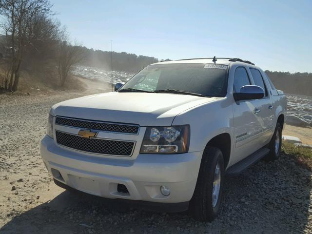 3GNTKGE7XDG216808 - 2013 CHEVROLET AVALANCHE WHITE photo 2