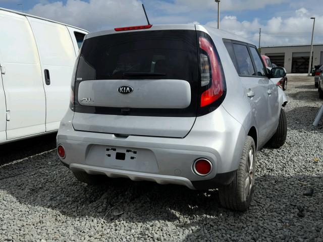 KNDJP3A56J7506565 - 2018 KIA SOUL + SILVER photo 4