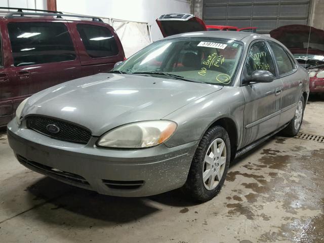 1FAFP53274G175963 - 2004 FORD TAURUS SE GRAY photo 2