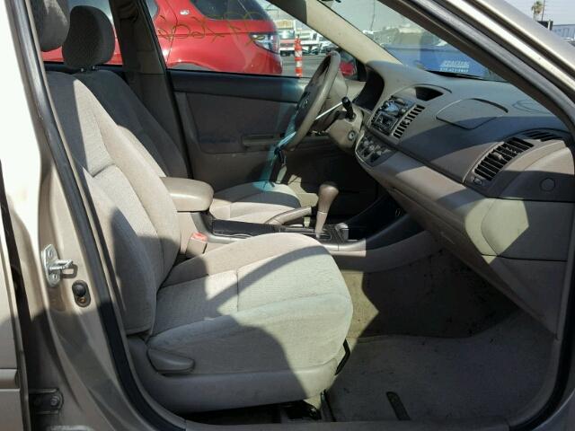 4T1BE32K74U346065 - 2004 TOYOTA CAMRY LE თაფლისფერი ფოტო 5