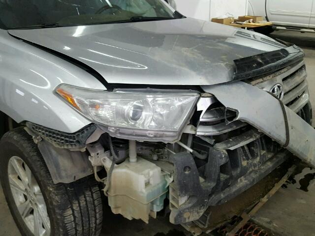 5TDBK3EH5DS181733 - 2013 TOYOTA HIGHLANDER GRAY photo 9