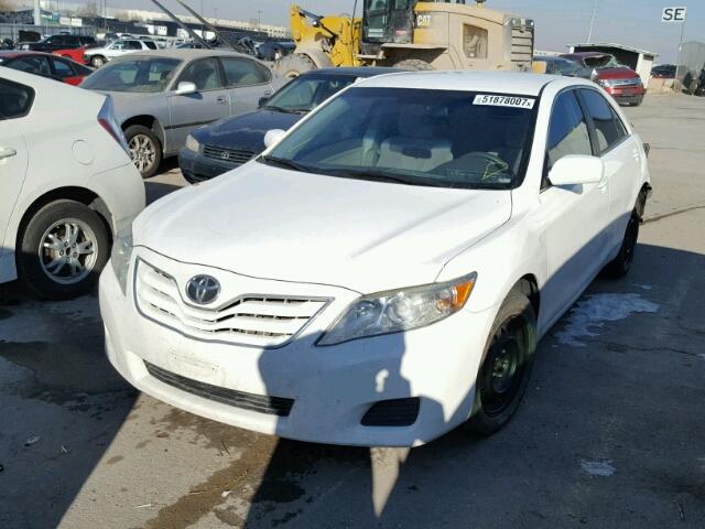 4T1BF3EK1BU654547 - 2011 TOYOTA CAMRY BASE WHITE photo 2