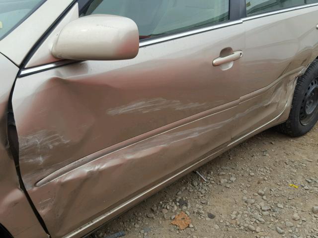 4T1BE32K05U065579 - 2005 TOYOTA CAMRY LE Gold Foto 9