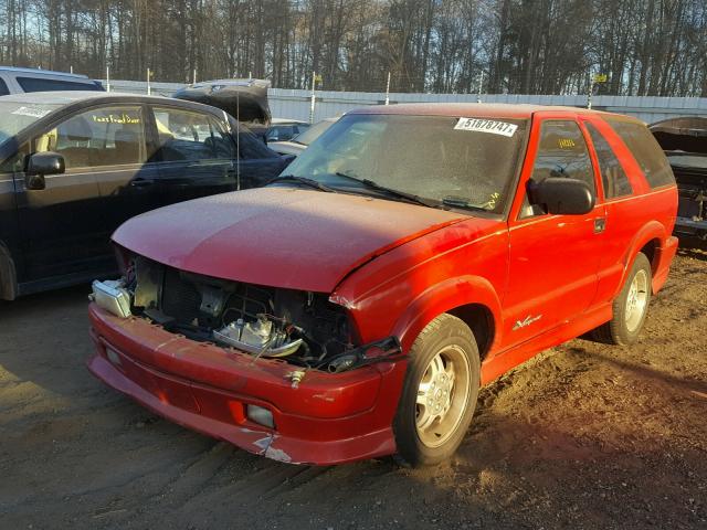 1GNCS18WX2K107125 - 2002 CHEVROLET BLAZER RED photo 2