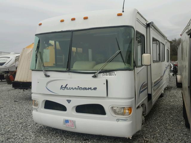 5B4LP37J4Y3315635 - 2000 WORKHORSE CUSTOM CHASSIS MOTORHOME WHITE photo 2