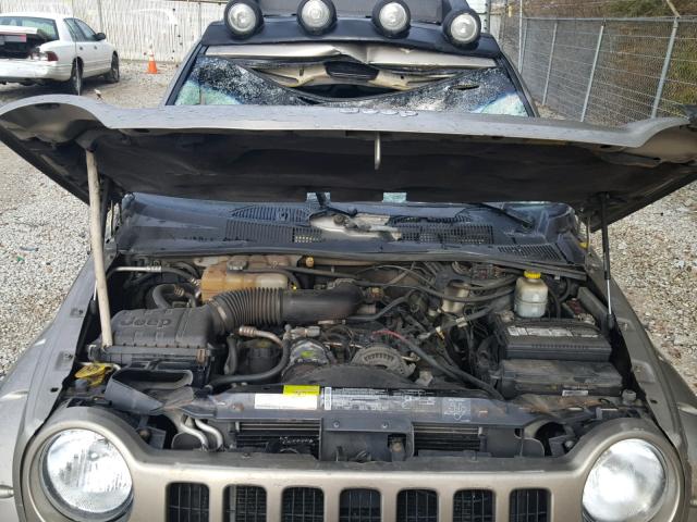 1J4GL38K64W159454 - 2004 JEEP LIBERTY RE GOLD photo 7