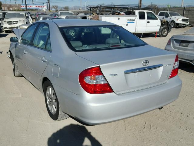 4T1BF32K13U050096 - 2003 TOYOTA CAMRY LE ვერცხლისფერი ფოტო 3