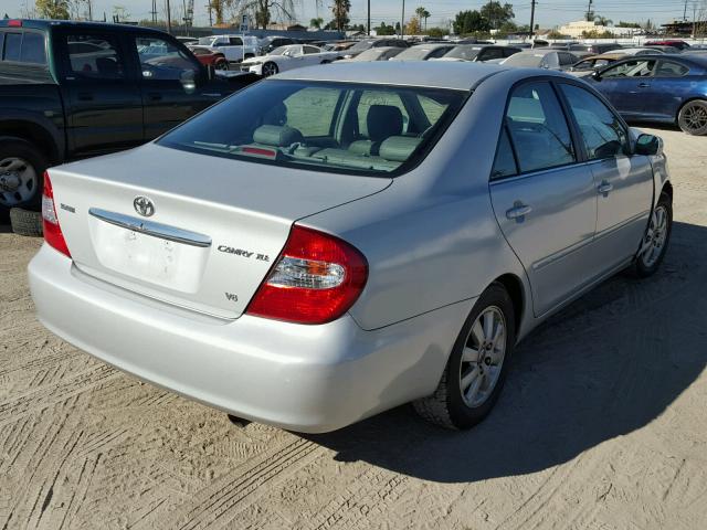 4T1BF32K13U050096 - 2003 TOYOTA CAMRY LE ვერცხლისფერი ფოტო 4