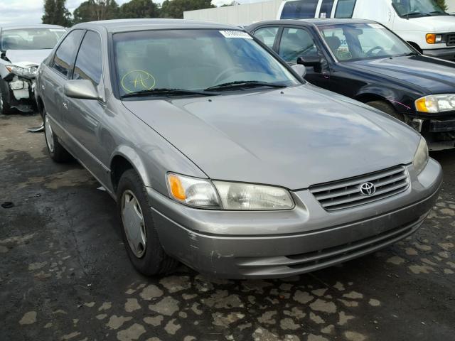 4T1BG22KXXU562128 - 1999 TOYOTA CAMRY CE SILVER photo 1