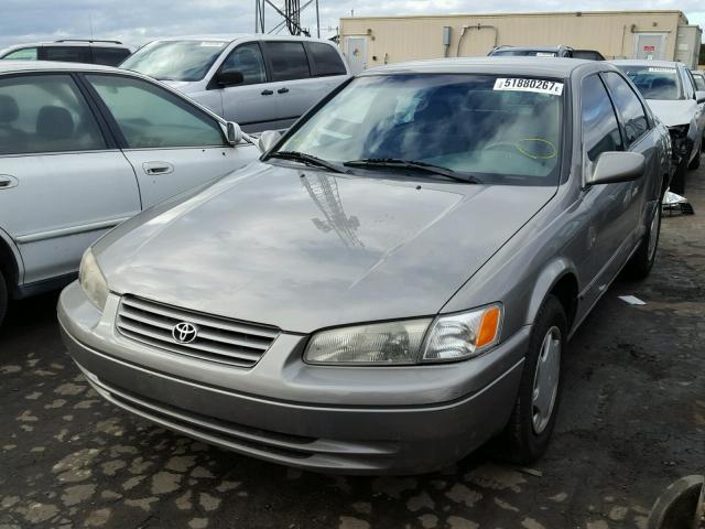 4T1BG22KXXU562128 - 1999 TOYOTA CAMRY CE SILVER photo 2