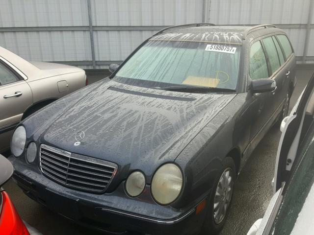 WDBJH65J61B314872 - 2001 MERCEDES-BENZ E 320 GRAY photo 2