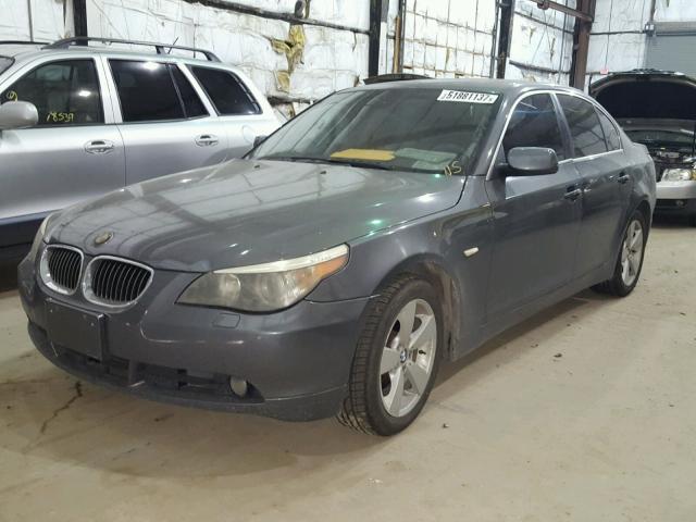 WBANF73576CU20511 - 2006 BMW 530 XI GRAY photo 2