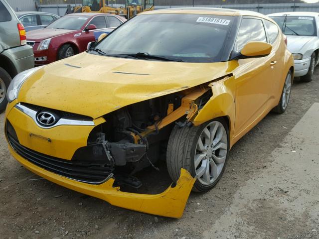 KMHTC6AD2DU105206 - 2013 HYUNDAI VELOSTER B YELLOW photo 2