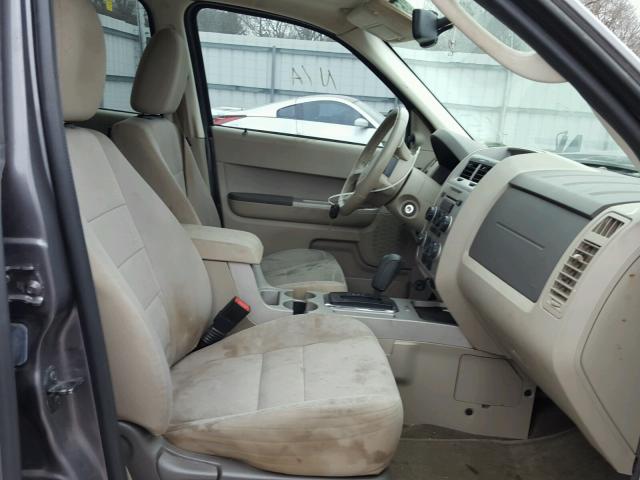 1FMCU0D77BKC50833 - 2011 FORD ESCAPE XLT GRAY photo 5