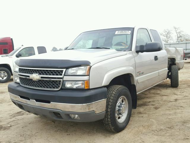 1GCHK29215E295522 - 2005 CHEVROLET SILVERADO TAN photo 2