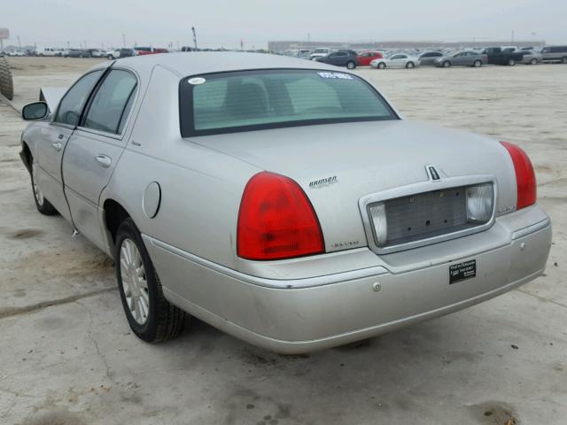 1LNHM82W23Y650862 - 2003 LINCOLN TOWN CAR S SILVER photo 3