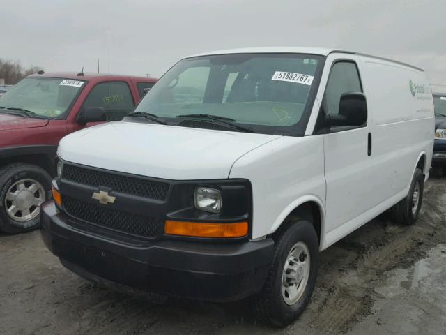 1GCGG25C391164584 - 2009 CHEVROLET EXPRESS G2 WHITE photo 2